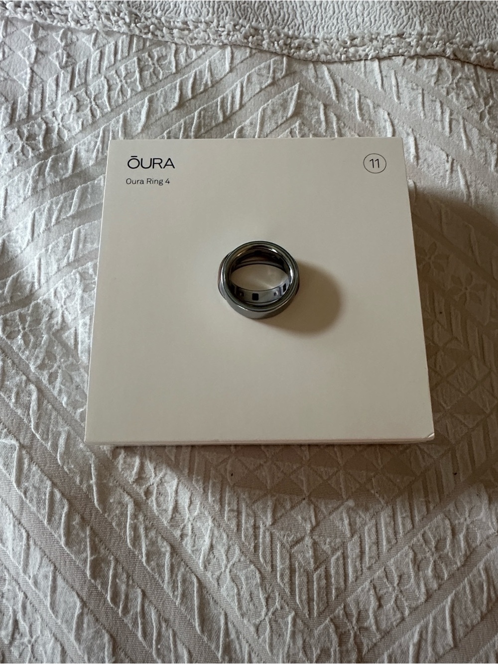 Oura Ring 4 w/ charger - Silver (Size 11)